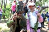 20230603232251_IMG_8566: Foto, video: Za pohádkovými postavami putovaly do chlístovického lesa opět stovky dětí!