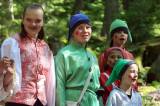 20230603232454_IMG_8978: Foto, video: Za pohádkovými postavami putovaly do chlístovického lesa opět stovky dětí!