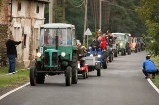 Pošesté se v obci Brambory setkají traktory, frézy a domoviny