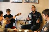 5G6H9750: Foto: Na Vánočním koncertě v Blues café zahráli Jan Karban a Adam Svoboda