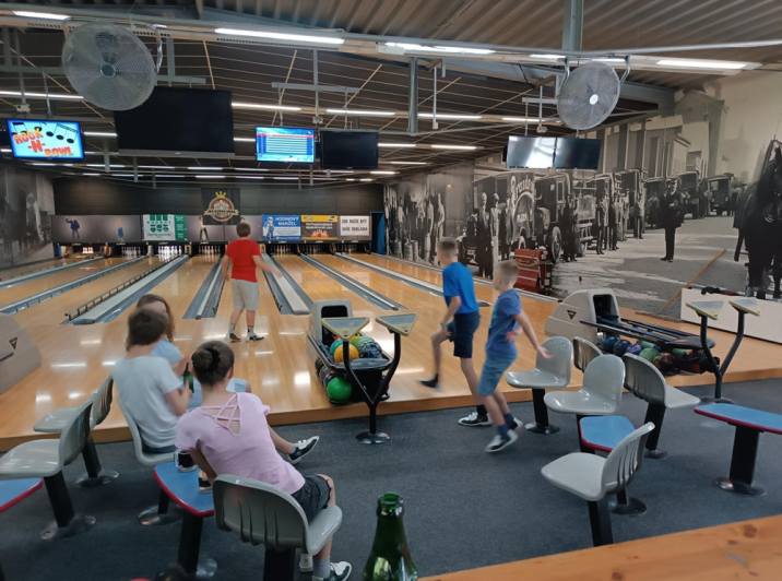 Intenzivní práci ve Středisku Na Sioně zakončili bowlingovým turnajem