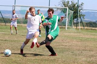 Foto: Prvním letošním postupujícím v poháru „O Stříbrný míč“ je rezerva FK Uhlířské Janovice!