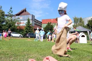 Foto: Ve Vrdech si opět užili dětský den, letos inspirovaný Šmoulí vesničkou!