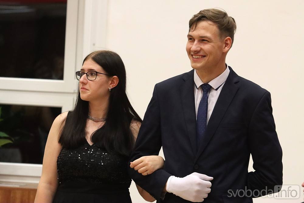 Foto, video: „Taneční 2023“ pod vedení mistrů Jany a Antonína Novákových začaly také pro kurz B