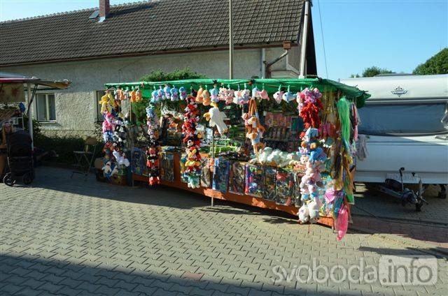 Foto: Atrakce tradiční poutě v Golčově Jeníkově lákaly děti i dospělé!