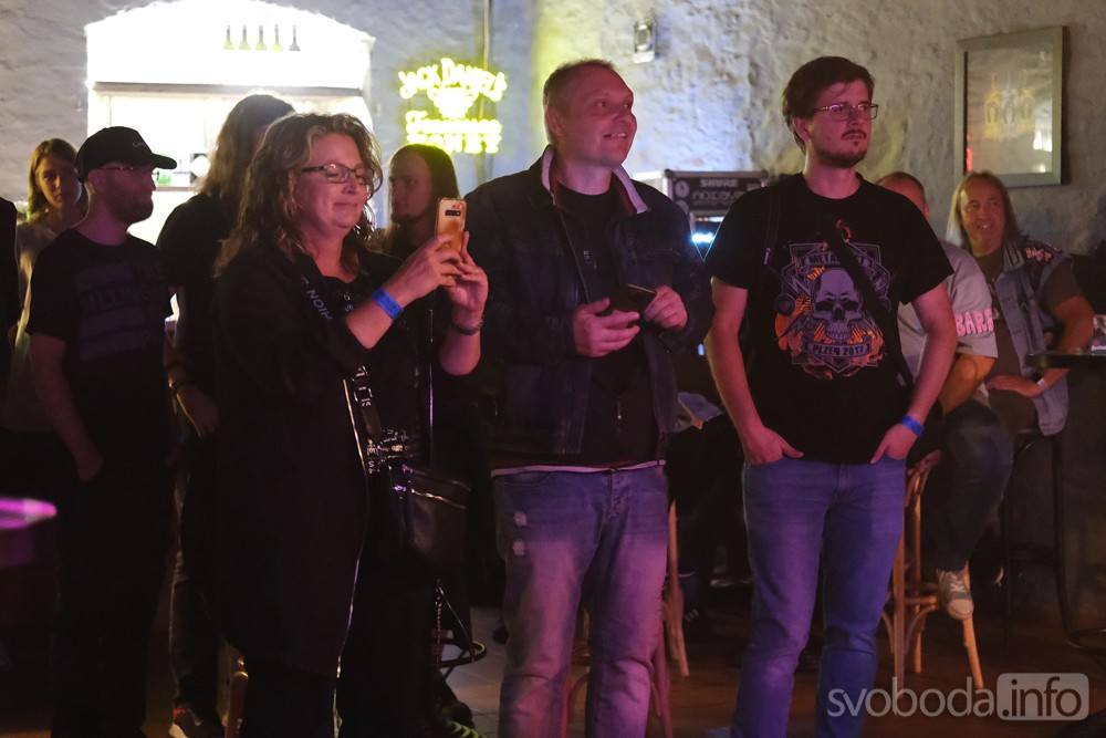 Foto: Sobotní večírek v klubu Česká 1 odpálila skupina Torrax!
