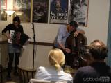 20230926175105_DSCF0008: Foto: V Blues Café Kutná Hora zahrála a zazpívala harmonikářka Jana Vébrová