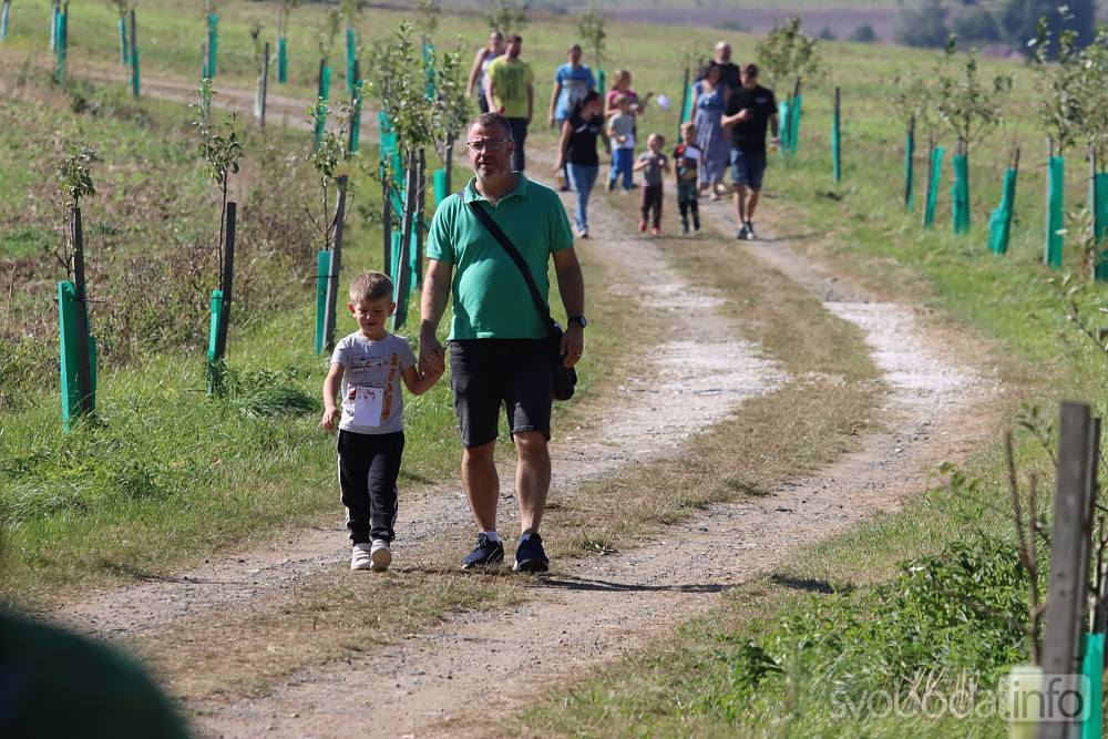 Foto: Na trasu „Pohádkové putování“ v Bohdanči vyrazily rekordní čtyři stovky dětí!