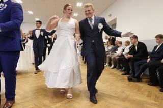 Foto: Ve Vrdech vrcholí taneční kurzy, v sobotu tančili na tradičním Věnečku!