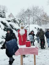 20231203220306_IMG_20231202_160330: Advent u hasičů v Zehubech rozzářil také vánoční strom!