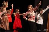 20231207233317_IMG_0942: Foto: Diváci v zaplněném divadle tleskali „Vánoční besídce“ DDM Kutná Hora