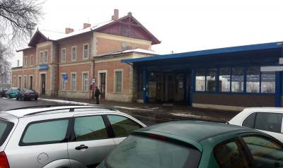 U hlavního vlakového nádraží v Kutné Hoře by mohla vzniknout nová parkovací místa
