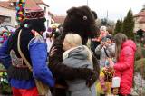 20240203153716_IMG_9048: Foto: V Okřesanči krotili zdivočelého medvěda, obcí opět prošel masopust!