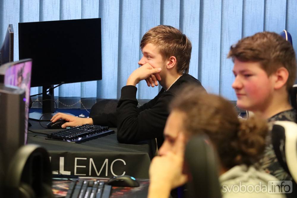 Na průmyslové škole v Kutné Hoře chodí do nové eUčebny hrát počítačové hry!