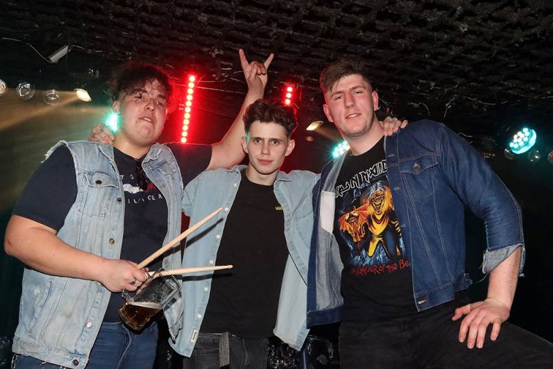 Foto: Páteční párty mladých kapel skvěle rozjel Karbec21!