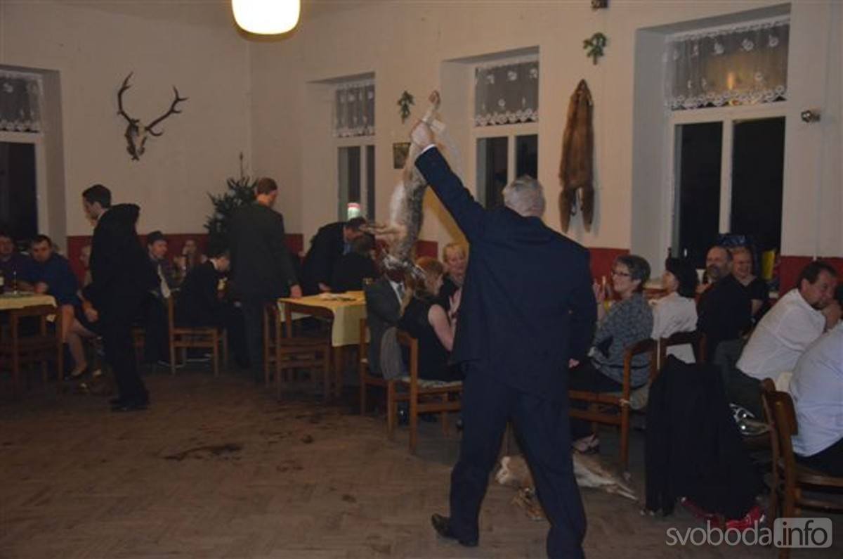 Foto: Oblíbený Myslivecký ples odstartoval plesovou sezónu v Tupadlech