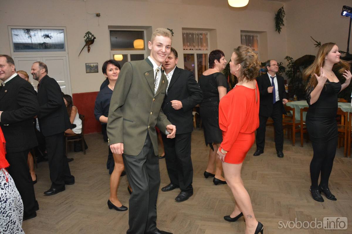 Foto: Oblíbený Myslivecký ples odstartoval plesovou sezónu v Tupadlech