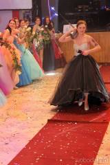 IMG_4573: Foto: Maturantky ze SOŠ a SOU řemesel Kutná Hora řádily na maturitním plese po vzoru superhrdinů
