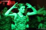 5G6H1777: Foto: Maturantky obchodní akademie si pro svůj ples zvolily army styl