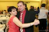 5G6H5022: Foto: Na Obecním plese ve Starkoči šly kravaty brzy dolů!