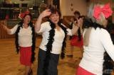 5G6H5909: Foto, video: Na paběnickém Sportovním plese nemohla chybět Montgomery s tancem na stole!