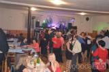 DSC_0636: Foto: Vítěz tomboly si z hasičského plesu v Kozohlodech odnesl vepřovou hlavu!
