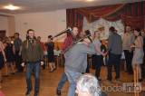 DSC_0662: Foto: Vítěz tomboly si z hasičského plesu v Kozohlodech odnesl vepřovou hlavu!