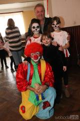5G6H1010: Foto: S církvickými dětmi si na nedělním karnevale pohrál i Shrek