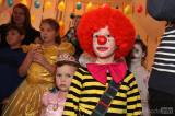 5G6H1041: Foto: S církvickými dětmi si na nedělním karnevale pohrál i Shrek