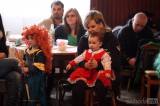 5G6H1082: Foto: S církvickými dětmi si na nedělním karnevale pohrál i Shrek
