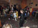 20160307_DSCN3305: Foto: Největší ohlas u dětí sklidila na karnevalu v Retro baru U Nemocnice hra „Židlovaná“
