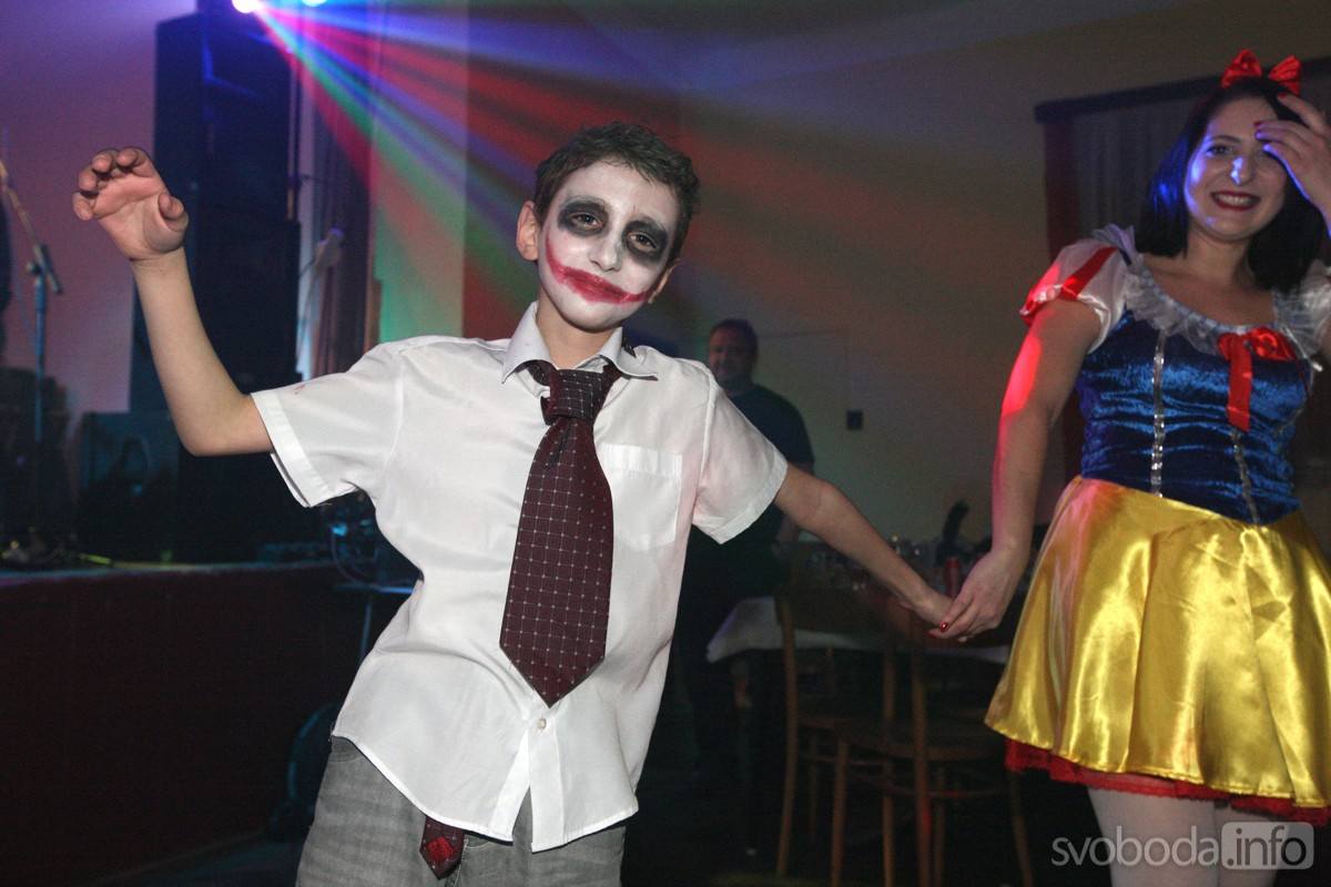 Foto: Karnevalový víkend Na Baště odstartoval Maškarní bál pro dospěláky
