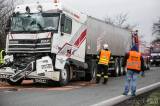 20160316_x-4764: Foto: Dopravu mezi Kolínem a Kutnou Horou blokuje nehoda dvou kamionů