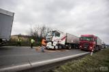 20160316_x-4767: Foto: Dopravu mezi Kolínem a Kutnou Horou blokuje nehoda dvou kamionů