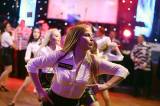 Foto: Maturanty Stavebky doprovodily na plese policistky z klubu Kocour Modroočko