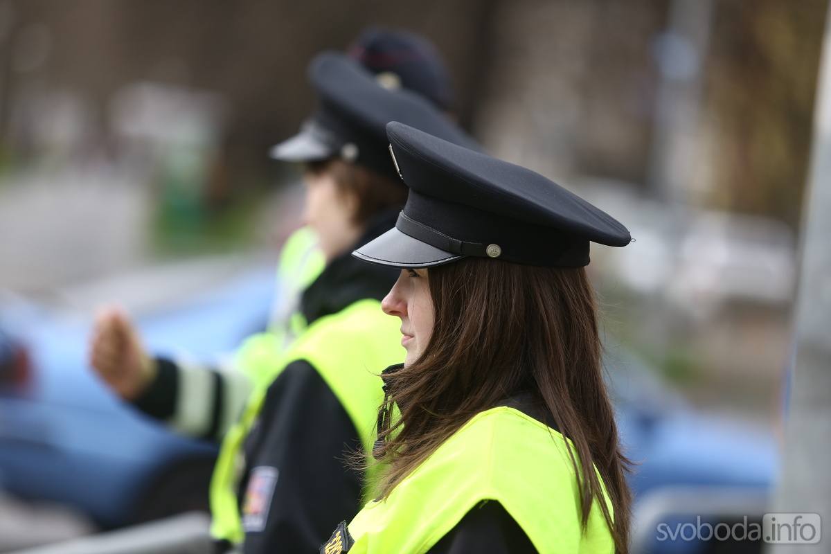 Foto: Policejní nováčci v Kolíně trénovali řízení křižovatky