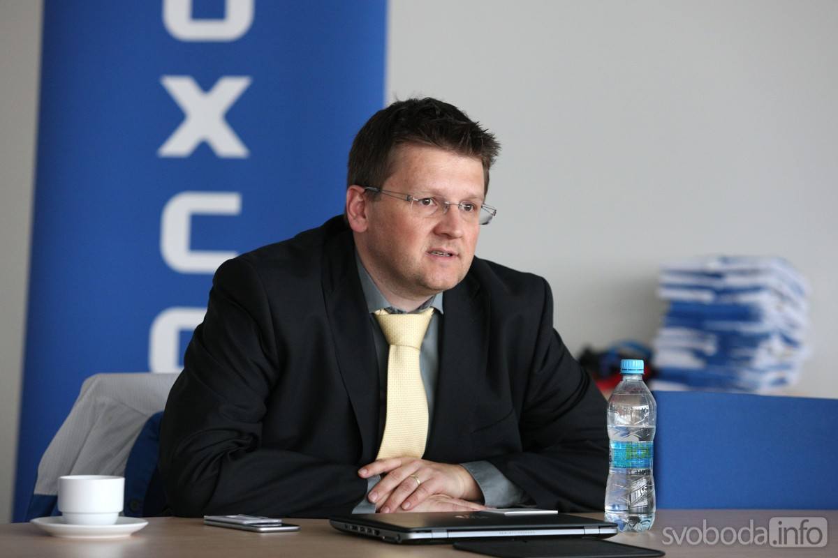 Foxconn představil prezidentovi Hospodářské komory svou divizi v Kutné Hoře