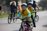 20160412_5G6H9032: Foto: Děti v Chotusicích v úterý osedlaly odrážedla a kola a vyrazily do závodu!