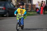 20160412_5G6H9191: Foto: Děti v Chotusicích v úterý osedlaly odrážedla a kola a vyrazily do závodu!