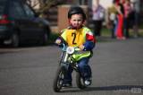 20160412_5G6H9200: Foto: Děti v Chotusicích v úterý osedlaly odrážedla a kola a vyrazily do závodu!