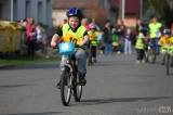 20160412_5G6H9256: Foto: Děti v Chotusicích v úterý osedlaly odrážedla a kola a vyrazily do závodu!