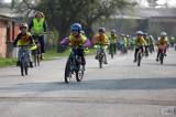 20160412_5G6H9264: Foto: Děti v Chotusicích v úterý osedlaly odrážedla a kola a vyrazily do závodu!