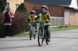 20160412_5G6H9288: Foto: Děti v Chotusicích v úterý osedlaly odrážedla a kola a vyrazily do závodu!
