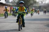 20160412_5G6H9295: Foto: Děti v Chotusicích v úterý osedlaly odrážedla a kola a vyrazily do závodu!