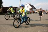 20160412_5G6H9369: Foto: Děti v Chotusicích v úterý osedlaly odrážedla a kola a vyrazily do závodu!
