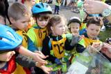 20160412_5G6H9403: Foto: Děti v Chotusicích v úterý osedlaly odrážedla a kola a vyrazily do závodu!