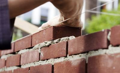 Nabídka práce: Stavební firma přijme na HPP zedníky a stavební dělníky