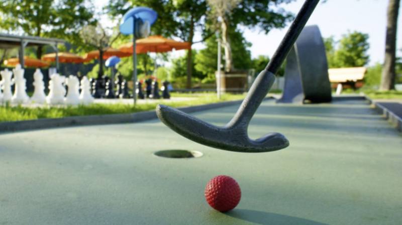 Vítězové otevíracího turnaje v minigolfu obdrží vstupenky do aquaparku