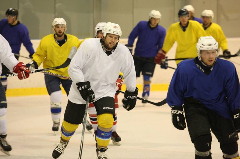 Foto: Hokejisté Čáslavi vyjeli poprvé na led, mistrovskou sezonu zahájí zápasem s Kutnou Horou