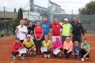 Foto: Další z tenisových turnajů opanoval pár Vosáhlová - Jícha